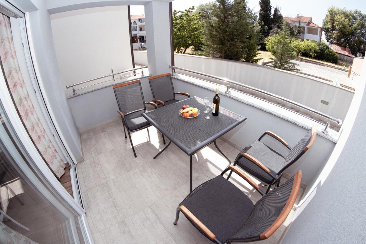 Apartmani Mijo, Biograd Na Moru Exterior foto